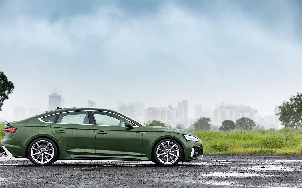Audi RS5 Right View