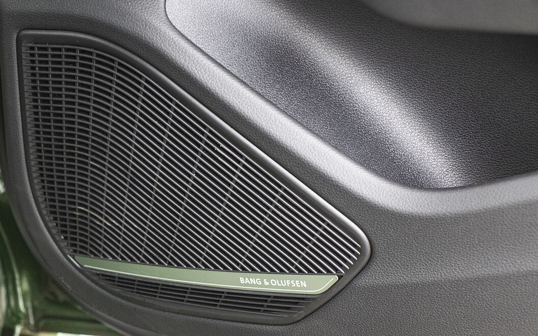 Audi RS5 Rear Speakers