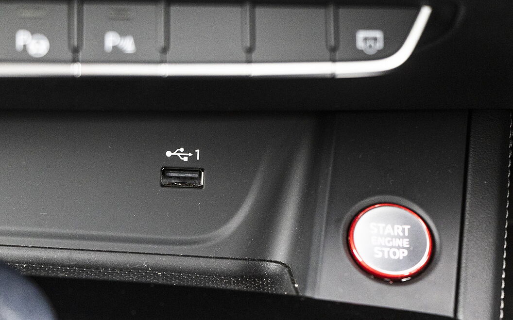 Audi RS5 USB / Charging Port