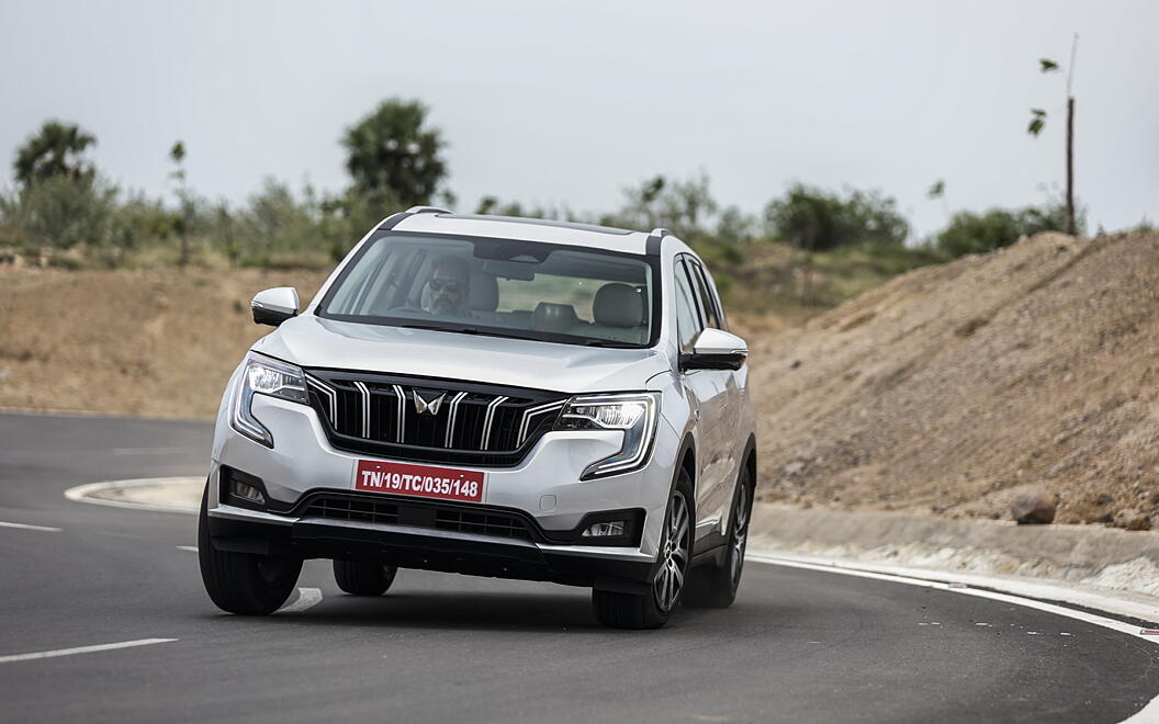 Mahindra XUV700 Front Left View