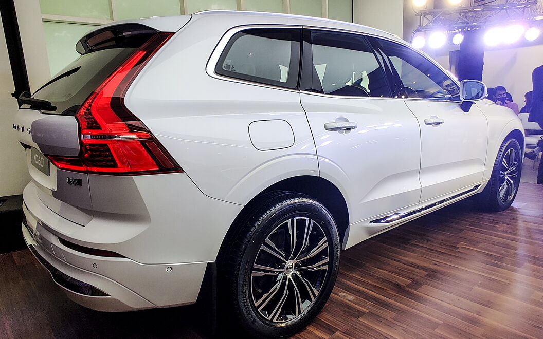 Volvo XC60 [2021-2022] Right Rear View