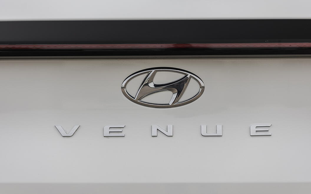 Hyundai Venue [2022-2023] Images | Venue [2022-2023] Exterior, Road ...