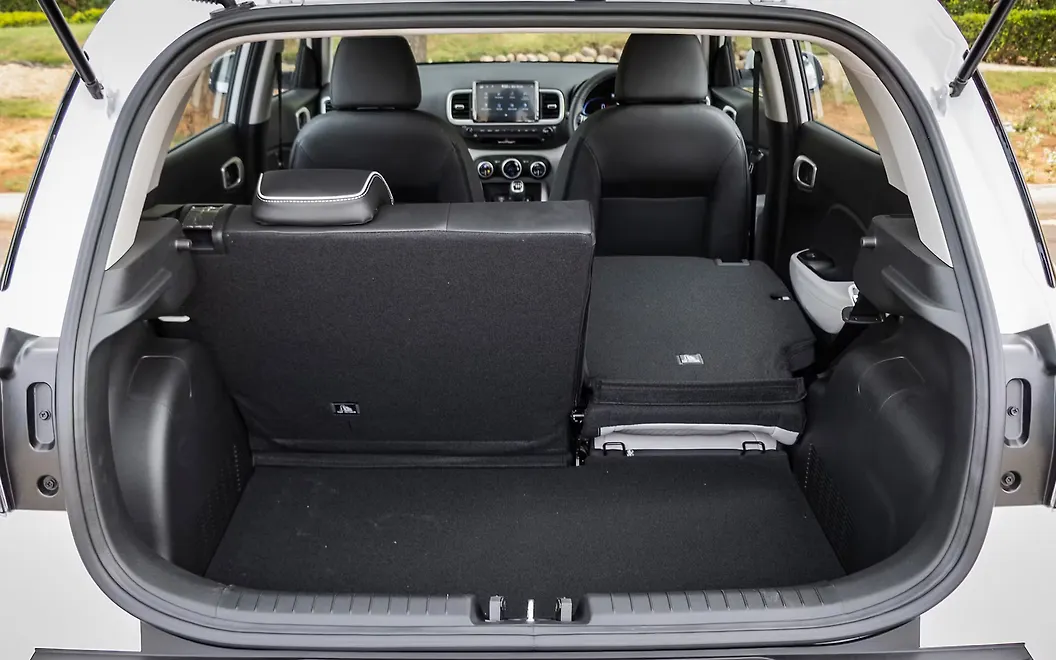 Hyundai Venue [2022-2023] Images | Venue [2022-2023] Exterior, Road ...