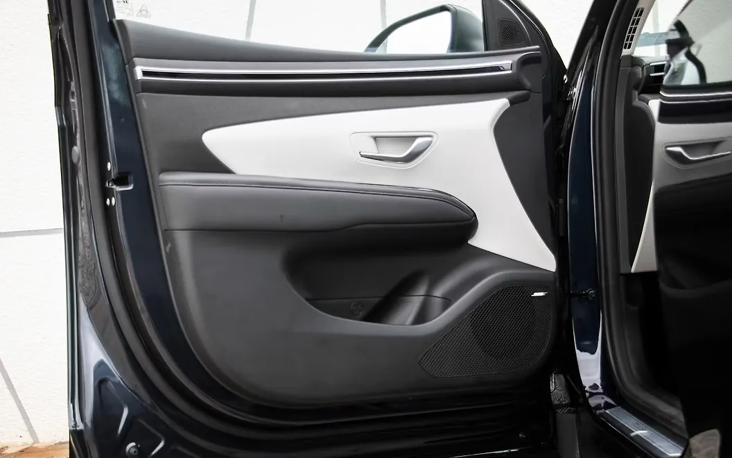 Hyundai Tucson - Left View | Hyundai Tucson Images