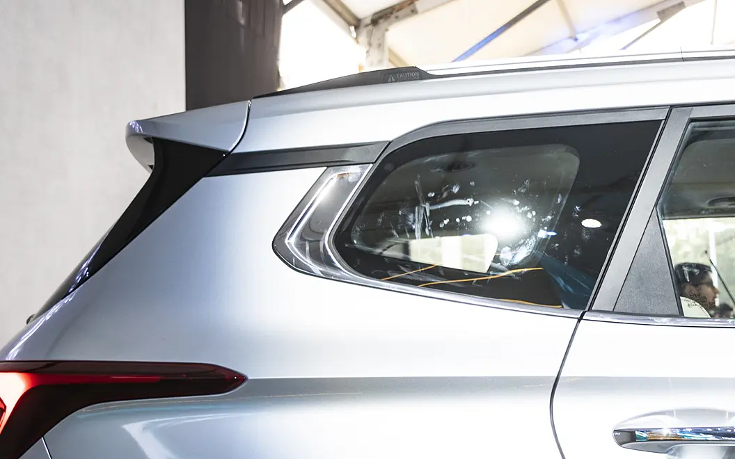 Kia Carens 2022 Side Rear View