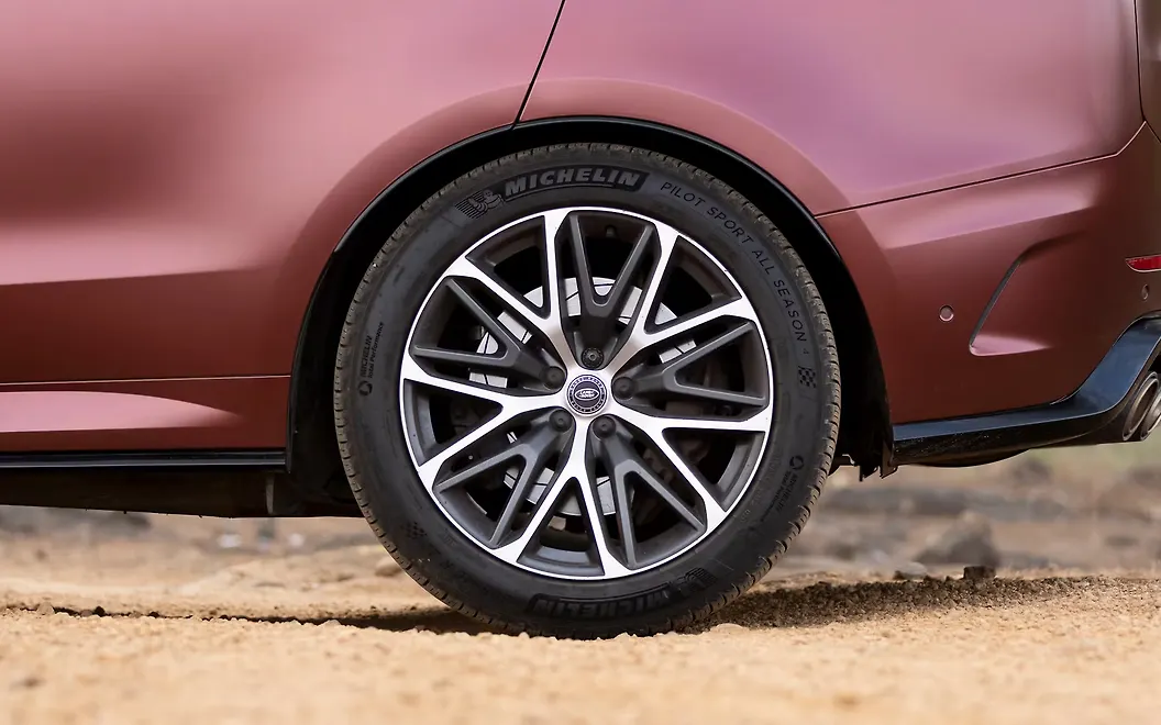 Land Rover Range Rover Rear Wheel