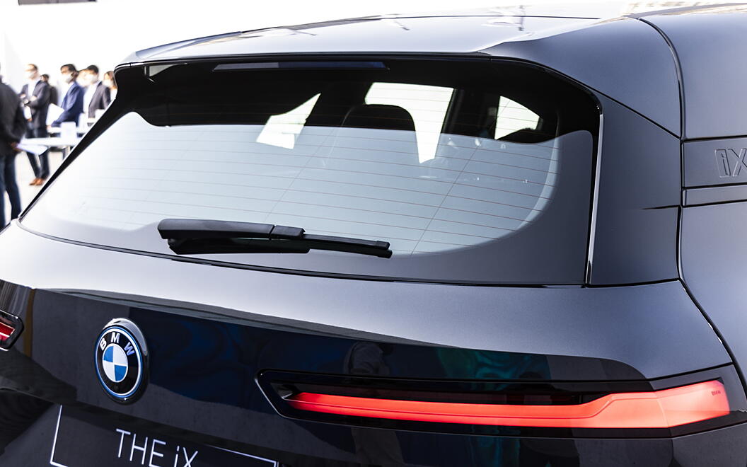 BMW iX Rear Windscreen