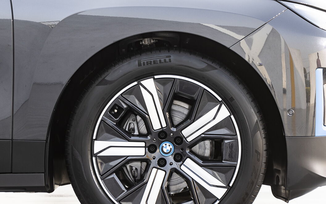 BMW iX Tyre
