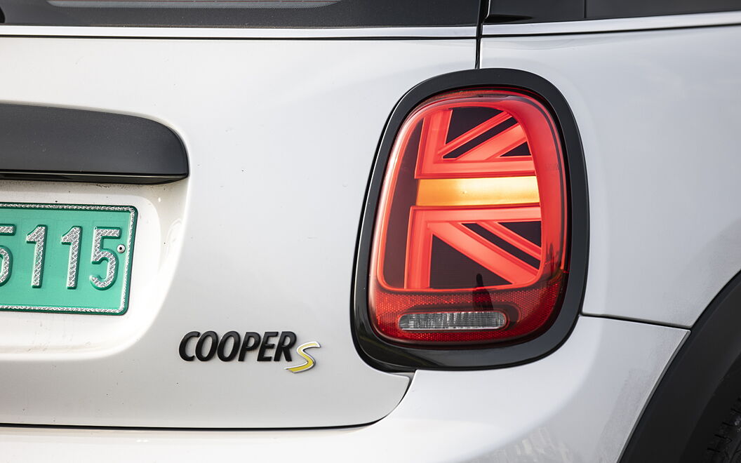 MINI Cooper SE Tail Light
