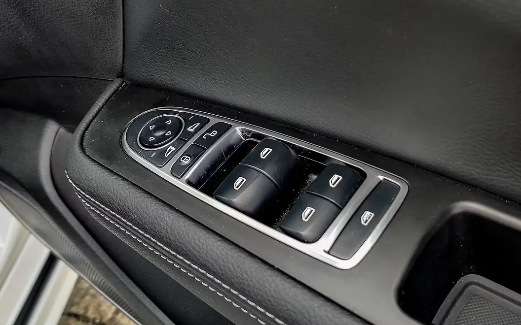 Discontinued Toyota Innova Crysta 2020 Images