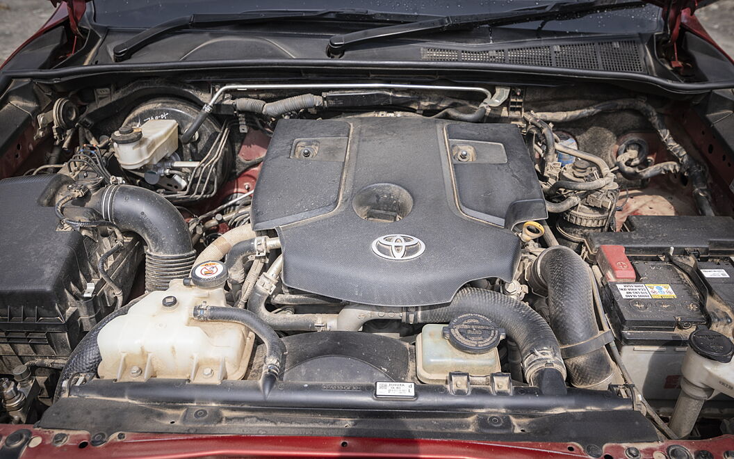 Toyota Hilux Engine