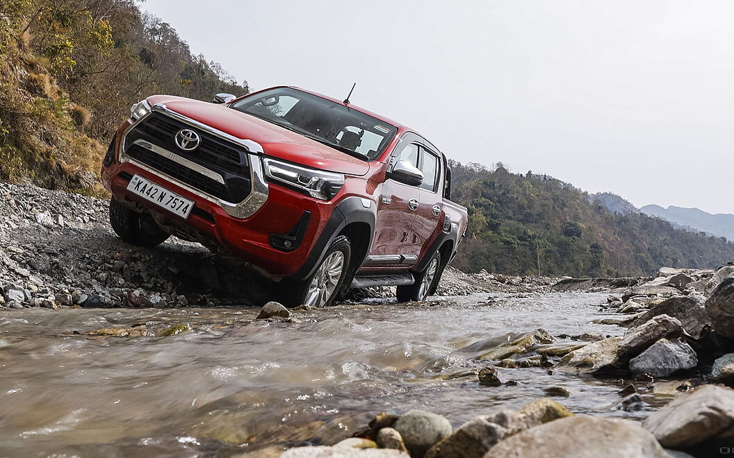 Toyota Hilux Front Left View