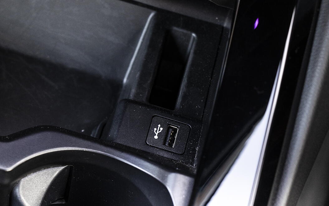 BMW X3 USB / Charging Port