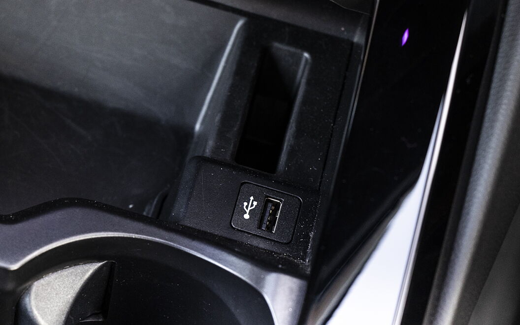 BMW X3 - USB / Charging Port