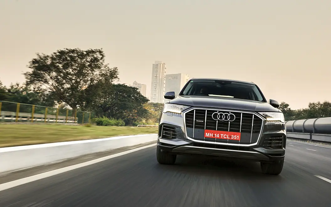 Audi Q7 Front View