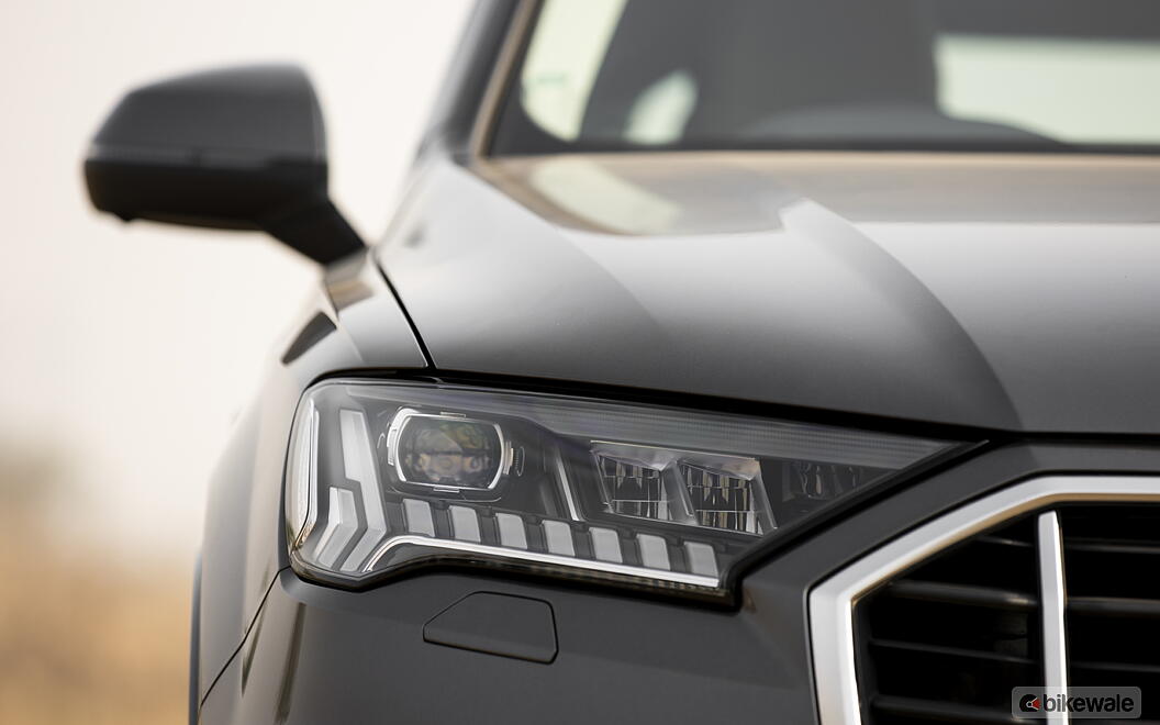 Audi Q7 Head Light