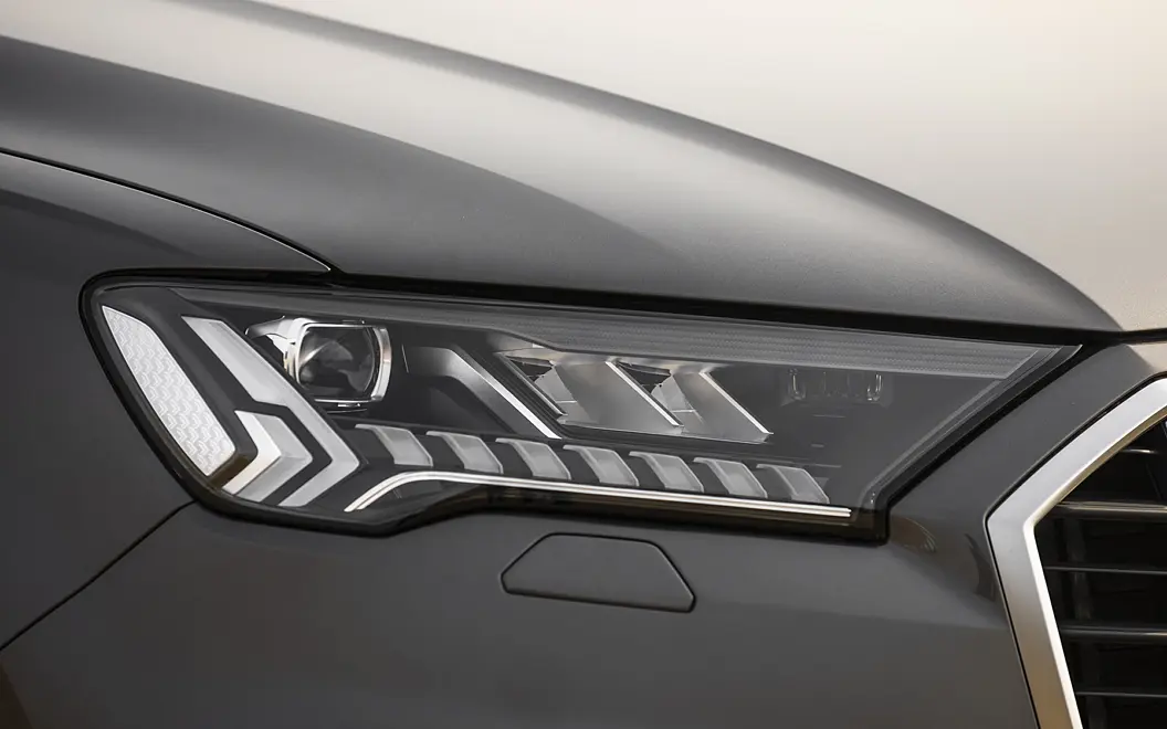 Audi Q7 Head Light