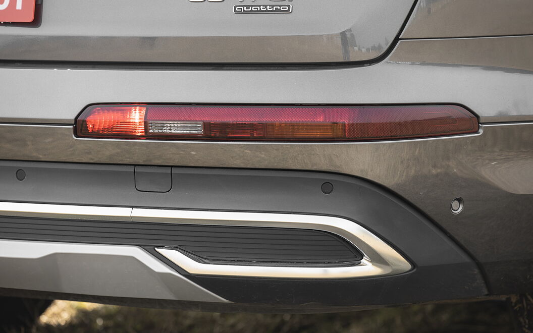 Audi Q7 Rear View