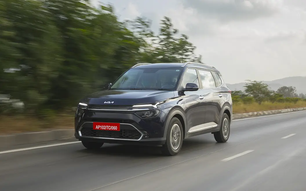 Kia Carens 2022 Front Right View