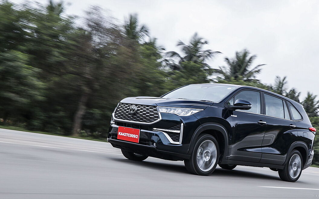 Toyota Innova Hycross Front Left View