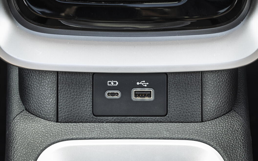 Toyota Innova Hycross USB / Charging Port