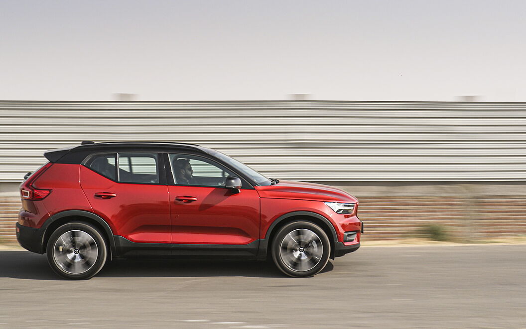 Volvo XC40 Recharge Right View