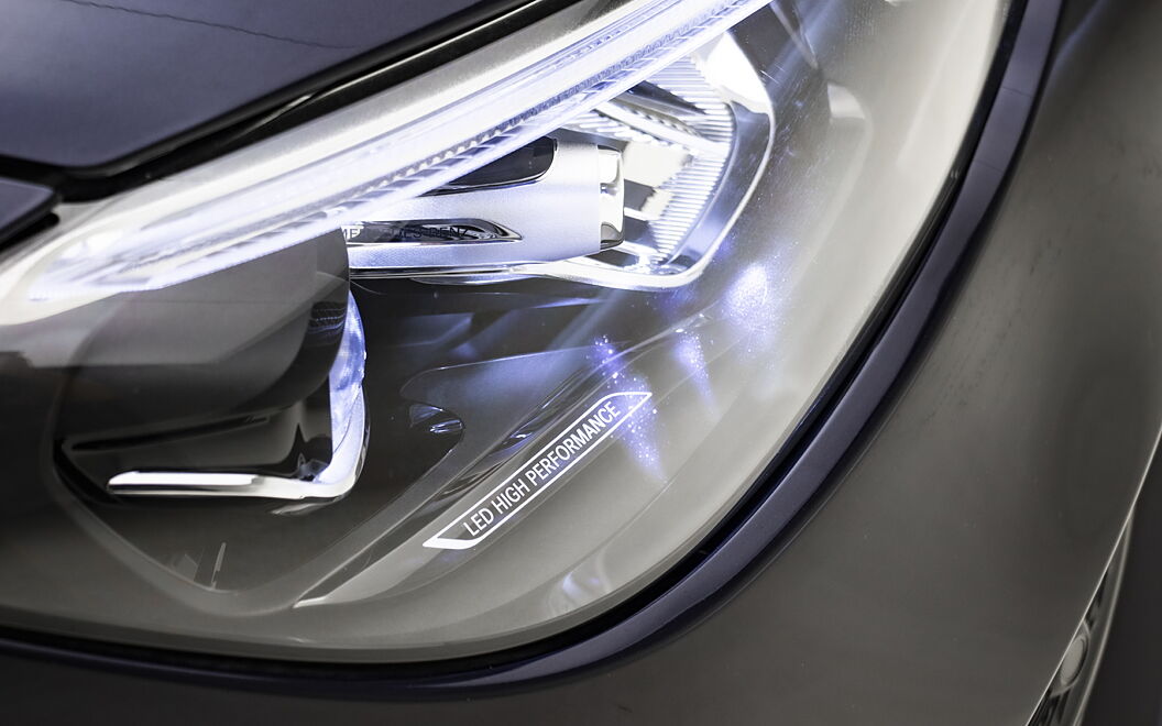 Mercedes-Benz C-Class Head Light