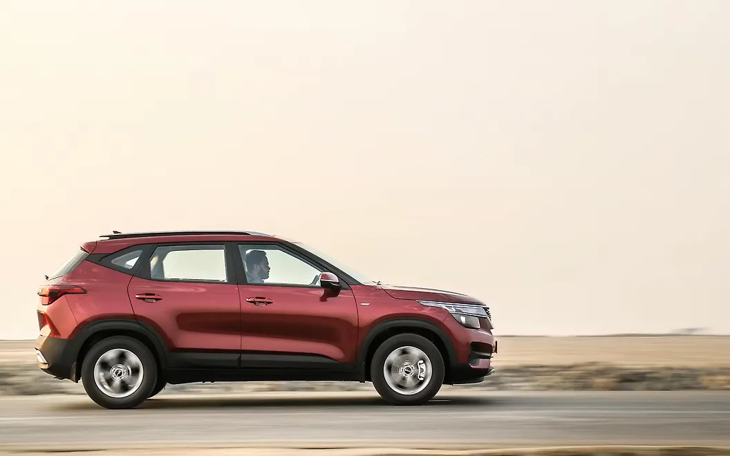 Kia Seltos [2022-2023] Right View