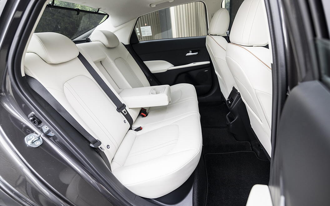 Hyundai Verna Arm Rest in Rear Passenger Seats