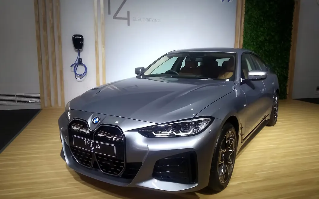 BMW i4 - Front Right View | BMW i4 Images