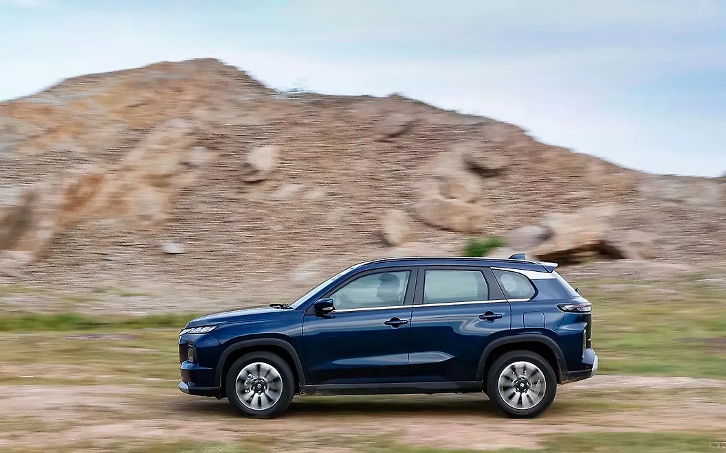 Maruti Suzuki Grand Vitara Left View