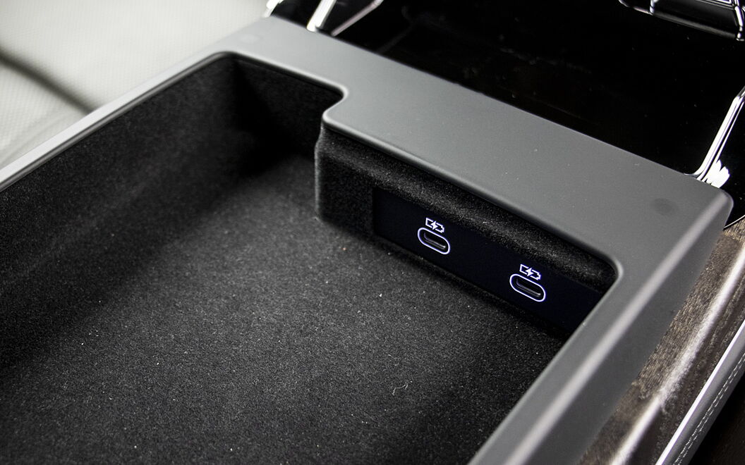 Audi A8 L USB / Charging Port