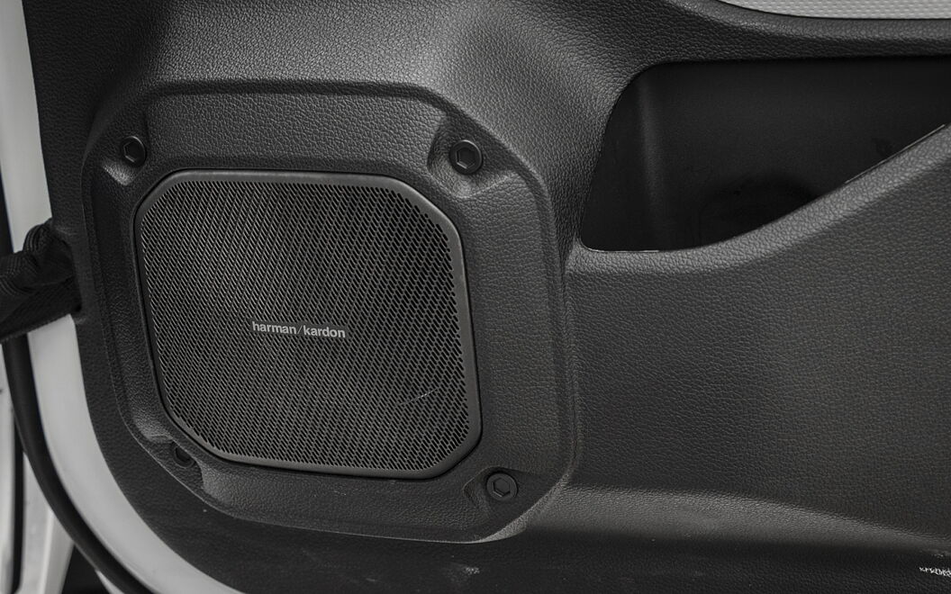 Mahindra Thar Roxx Rear Speakers