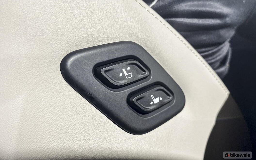 Hyundai Tucson Front Seat Headrest
