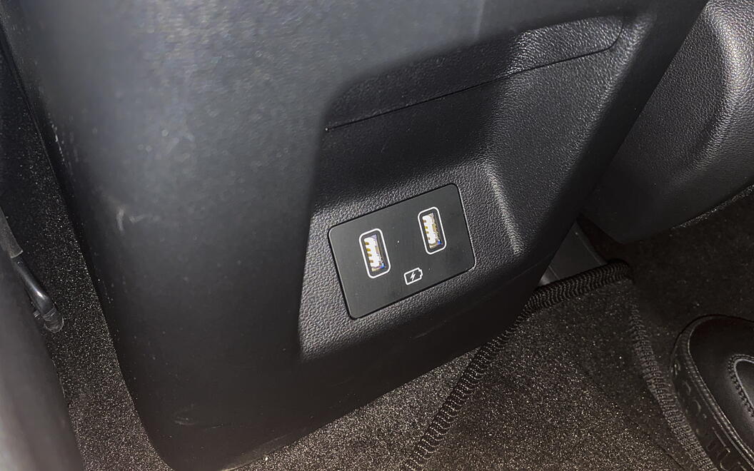 Hyundai Tucson USB / Charging Port