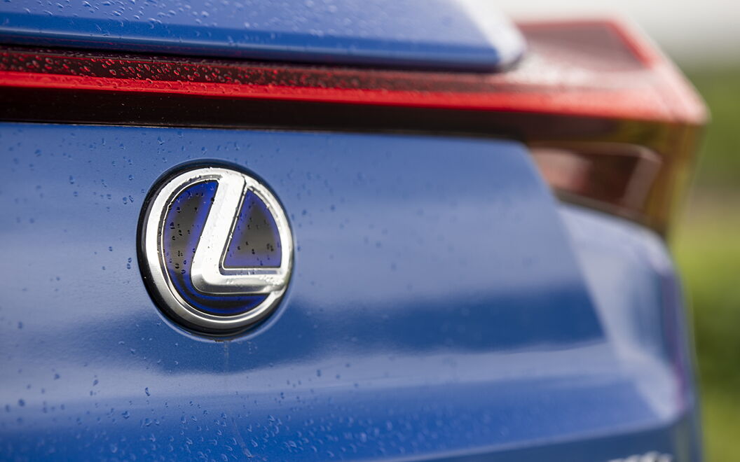 Lexus UX 300e Brand Logo