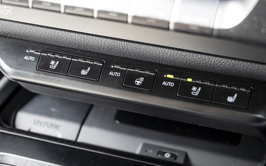 Lexus UX 300e AC Controls