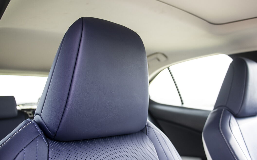 Lexus UX 300e Front Seats