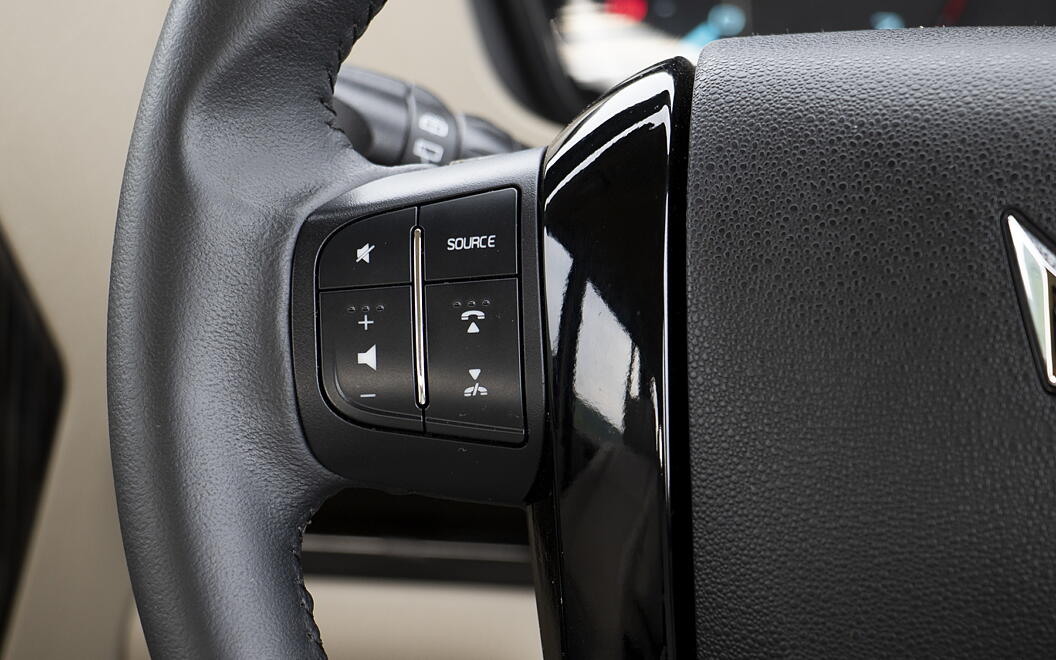 Mahindra Scorpio Steering Mounted Controls - Left