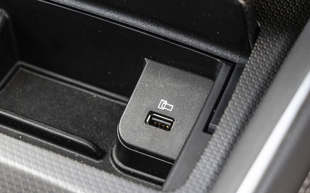 MG Gloster USB / Charging Port