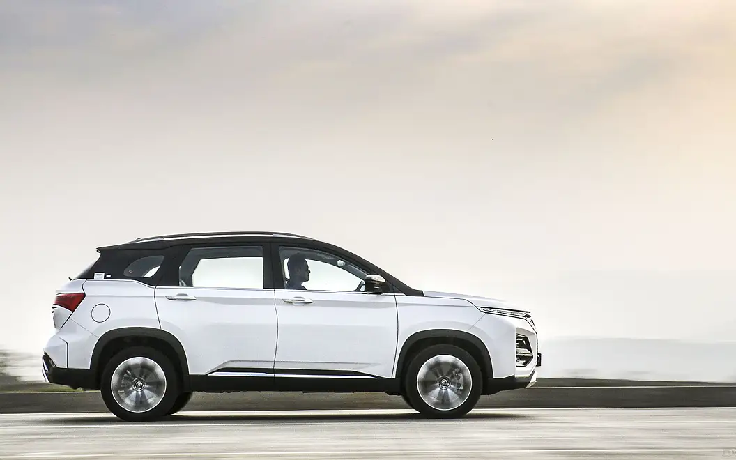 MG Hector Right View