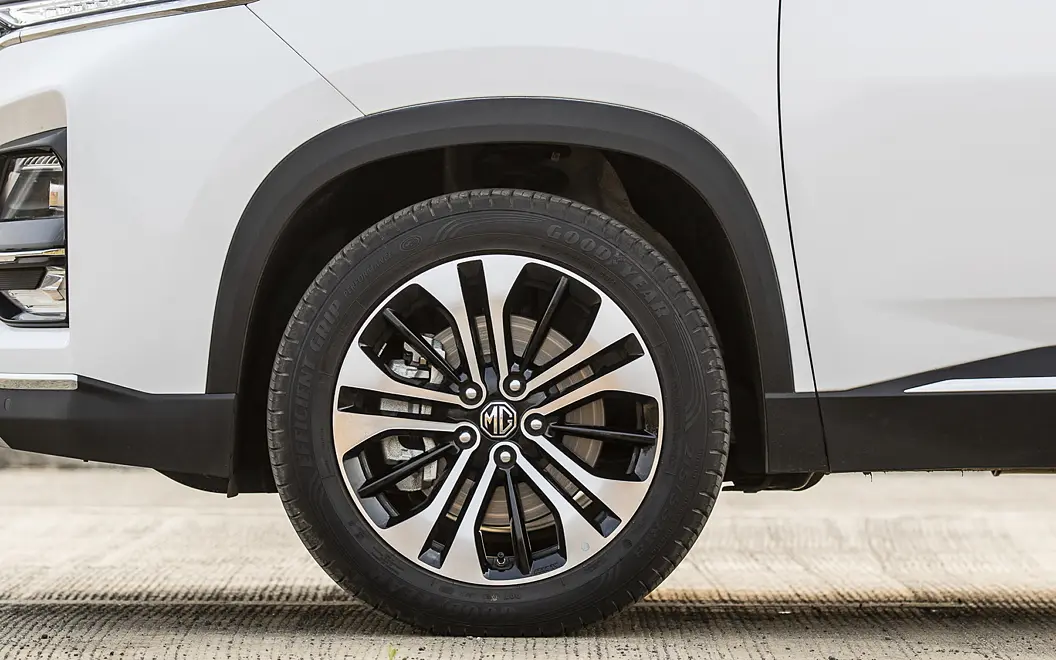 MG Hector Tyre