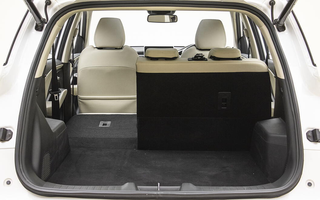 MG Hector Bootspace with Split Seat Folded
