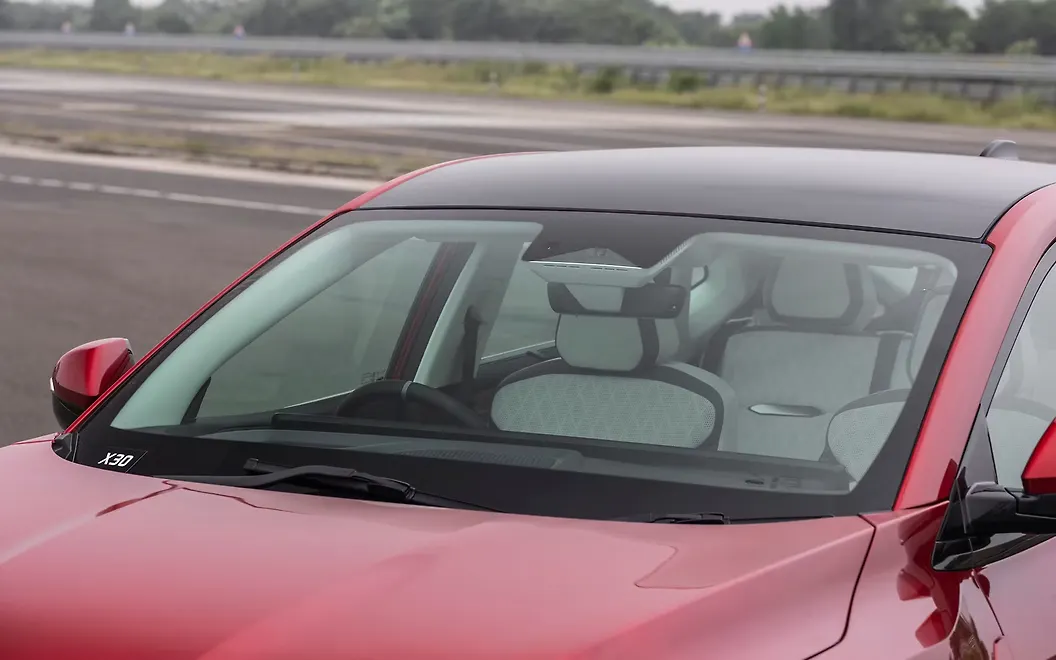 Mahindra XEV 9e Front Windscreen