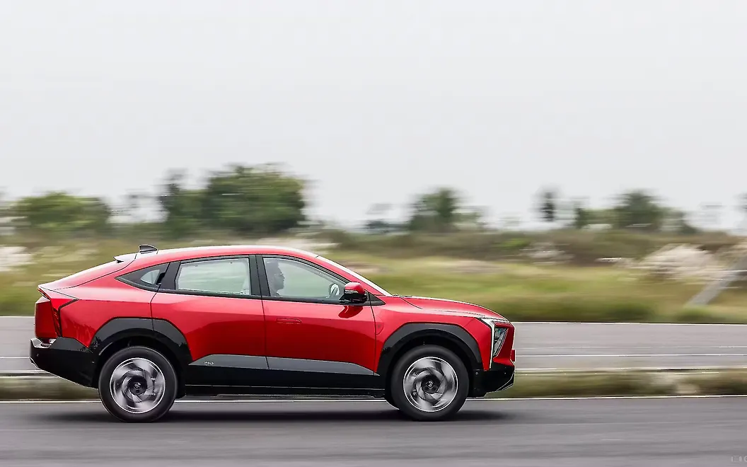 Mahindra XEV 9e Right View