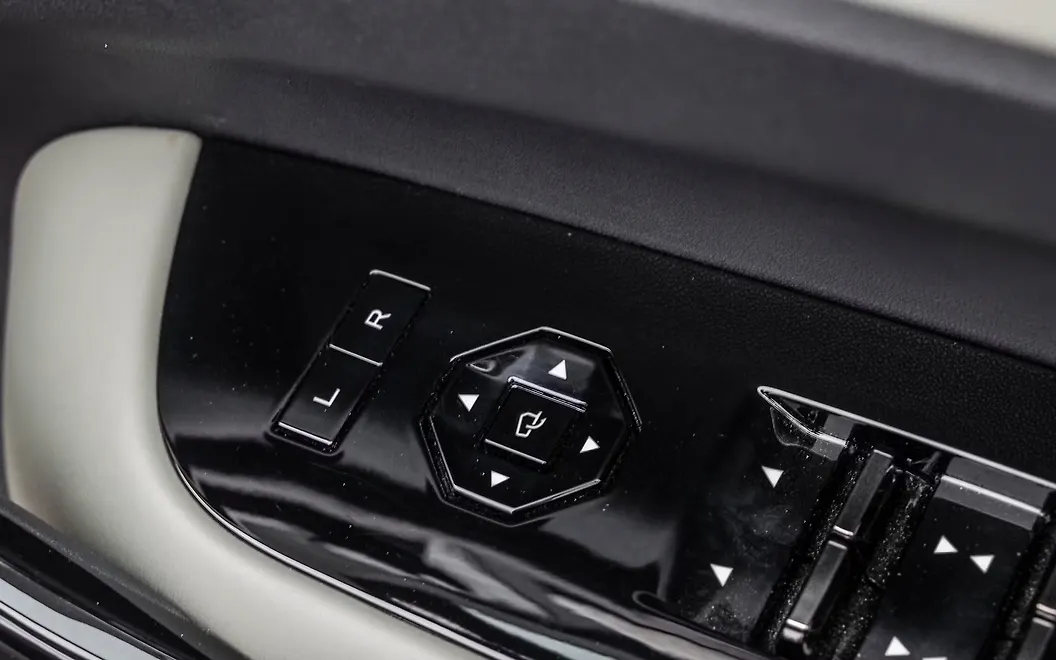 Mahindra XEV 9e ORVM Controls
