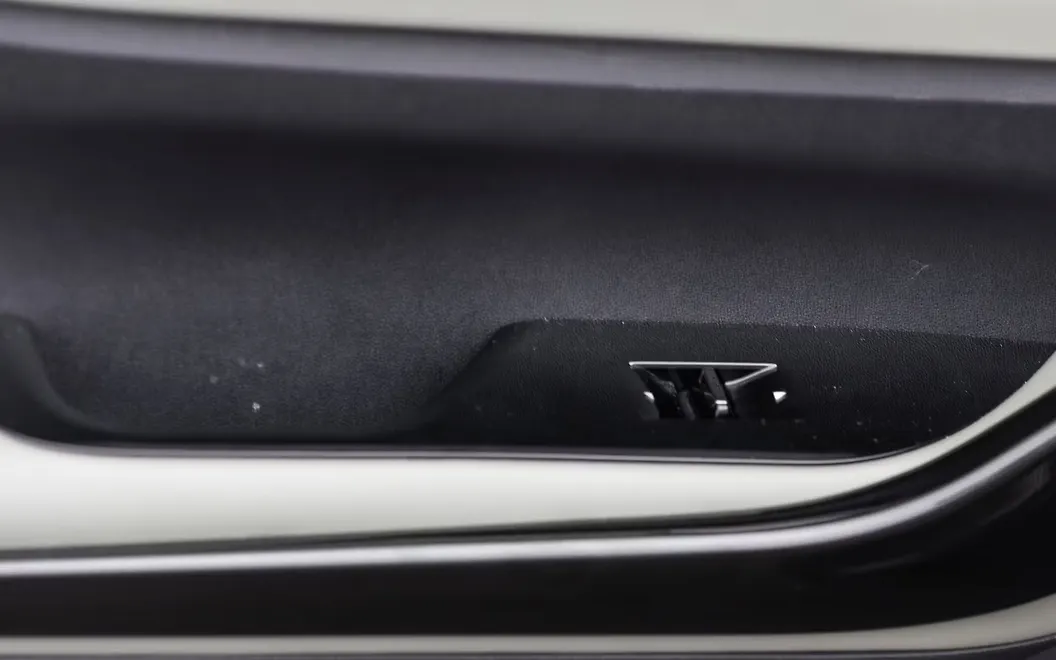 Mahindra XEV 9e Passenger Window Controls