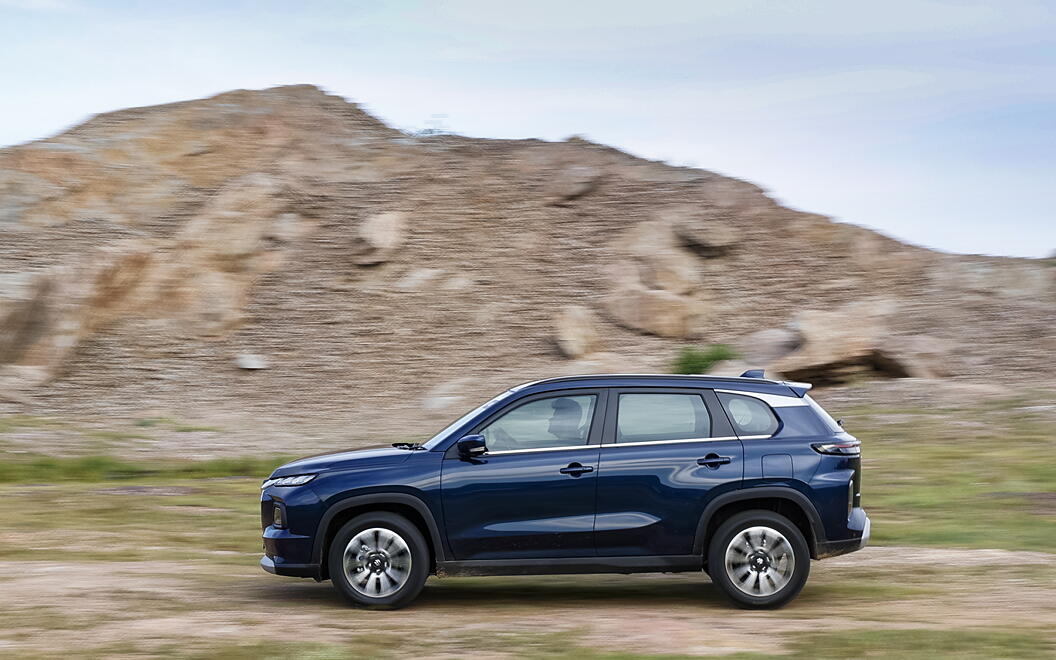 Maruti Suzuki Grand Vitara Left View