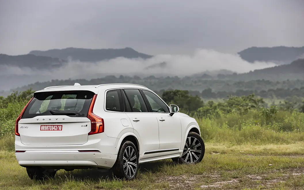 Volvo XC90 Right Rear View