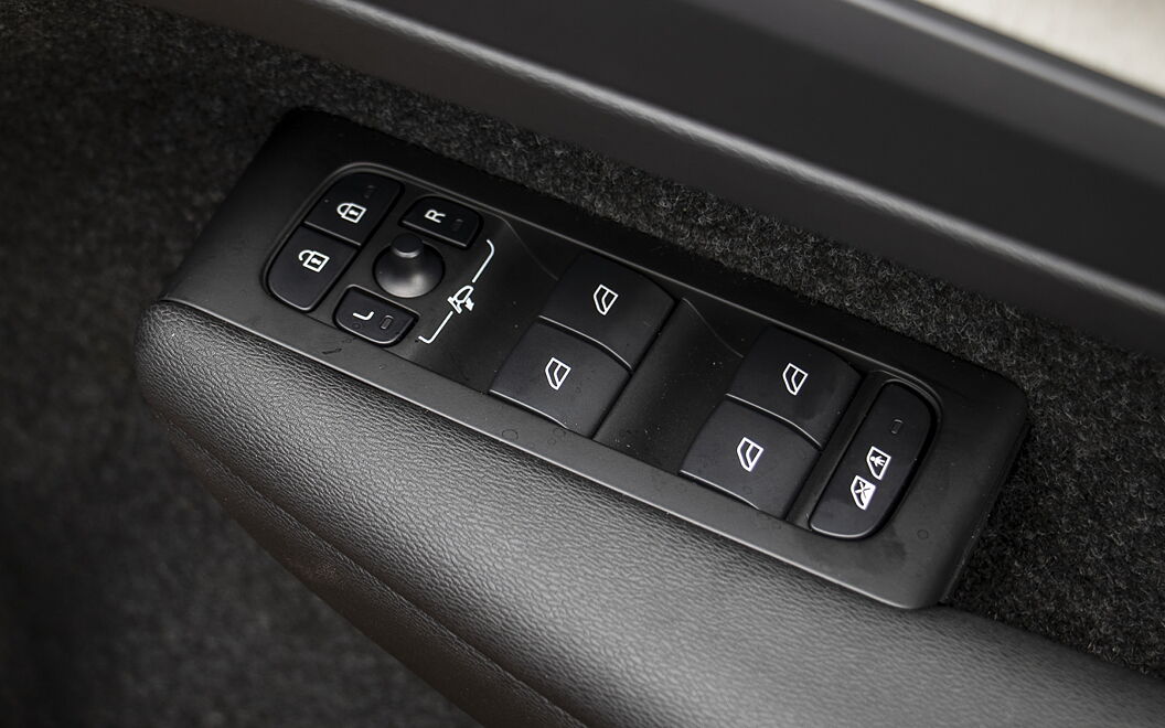 Volvo XC40 Driver Window Controls